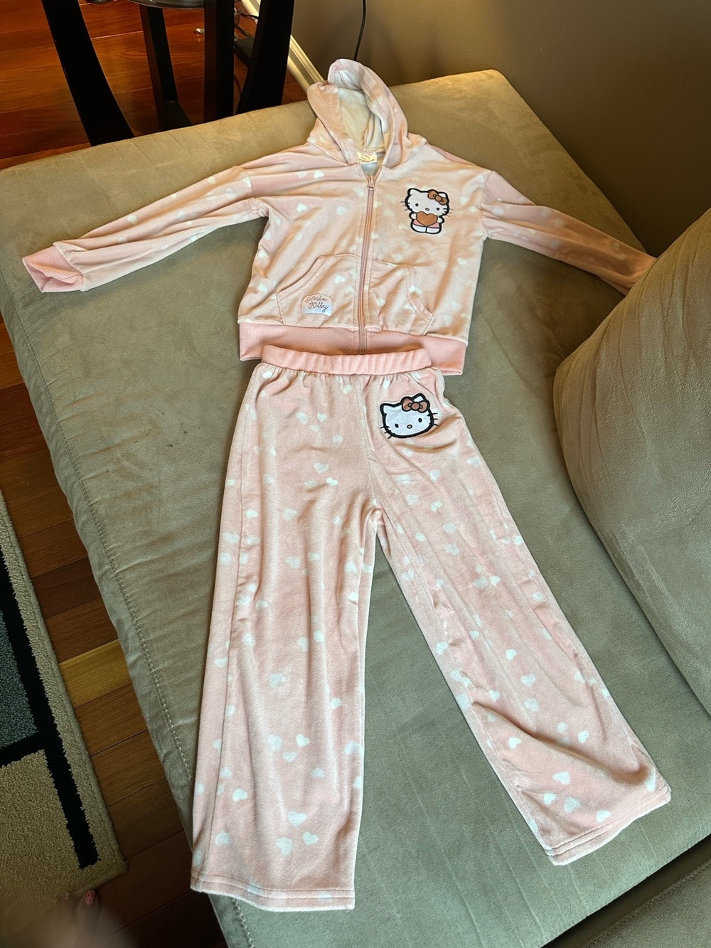 Hello Kitty Sanrio Velour Pink Sweatsuit- Hooded Zip Top & Pants 4T Girls
